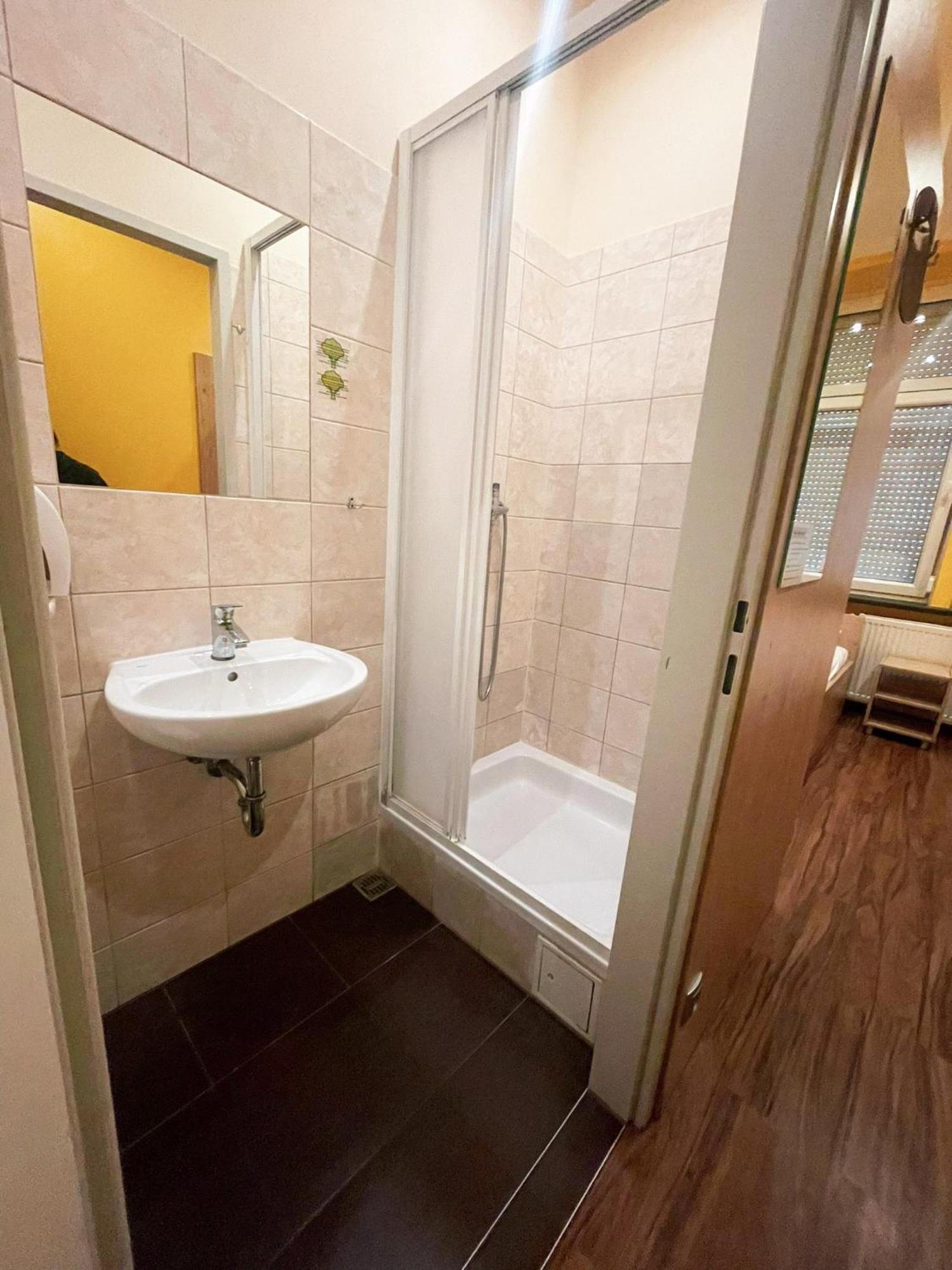 Hostel Do Step - Hotel&hostel Wenen