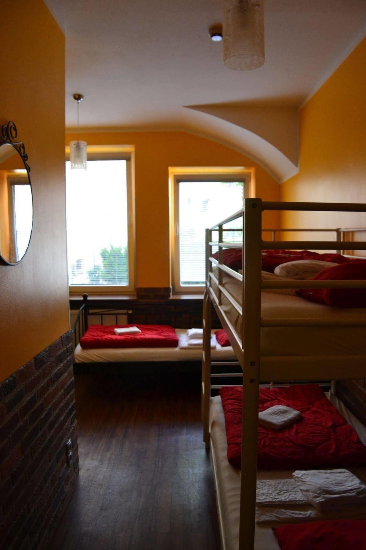 Do Step - & Hostel *